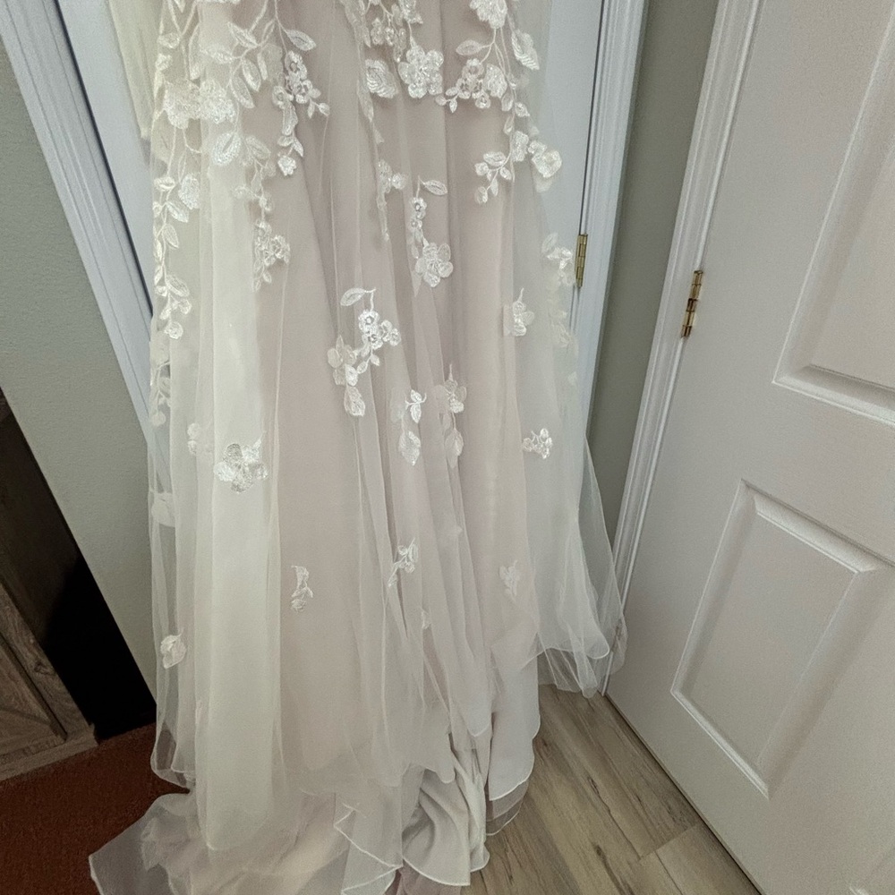 Ivory Wedding Dress by Galina Signature - Picture 10 of 17